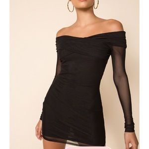 Superdown Mesh long-sleeve Black Coctail dress!